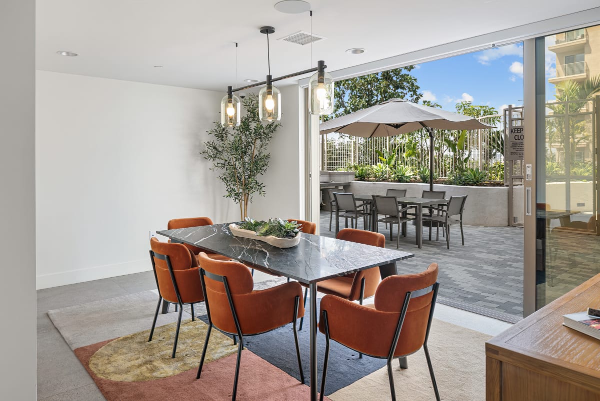 Apartments on La Brea and Florence Astra Apartments